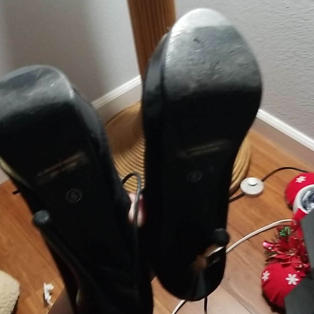 Heels - Picture 4 of 4